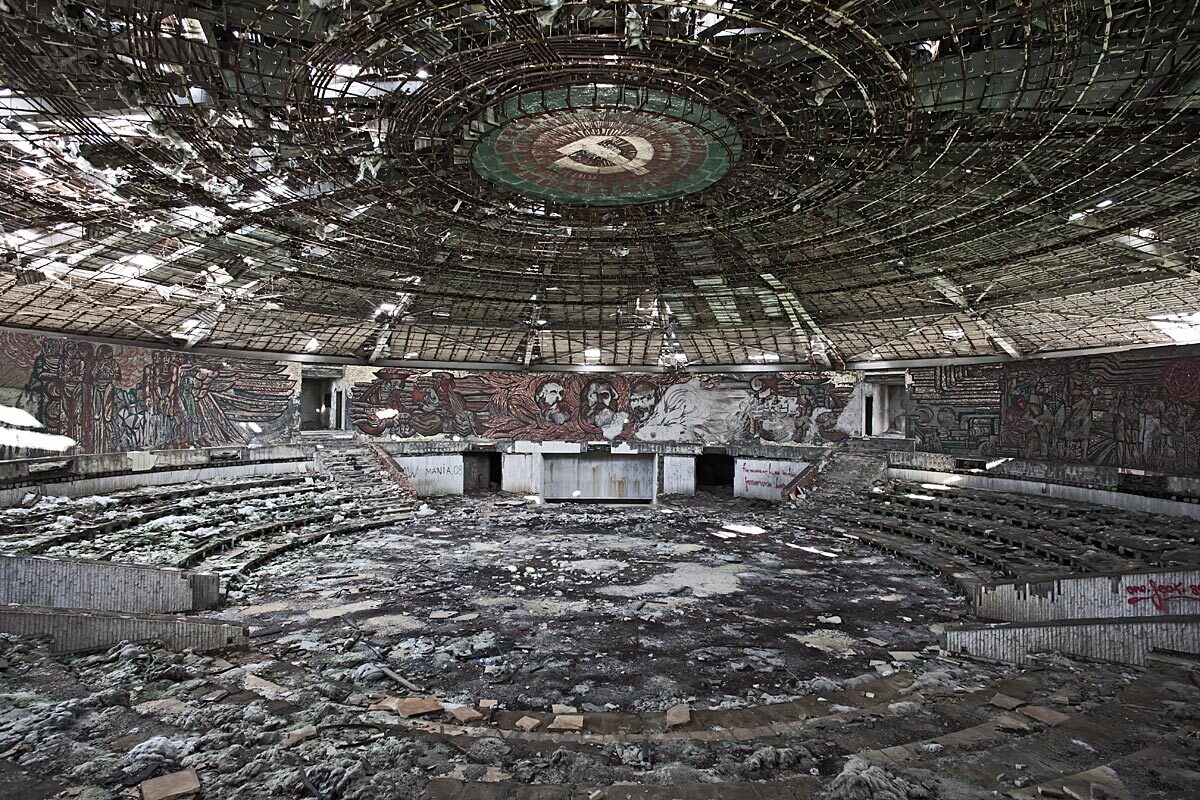 dialectical materialism, break free #24, bulgaria, 2011 (communist monument that could fit 2000 people)