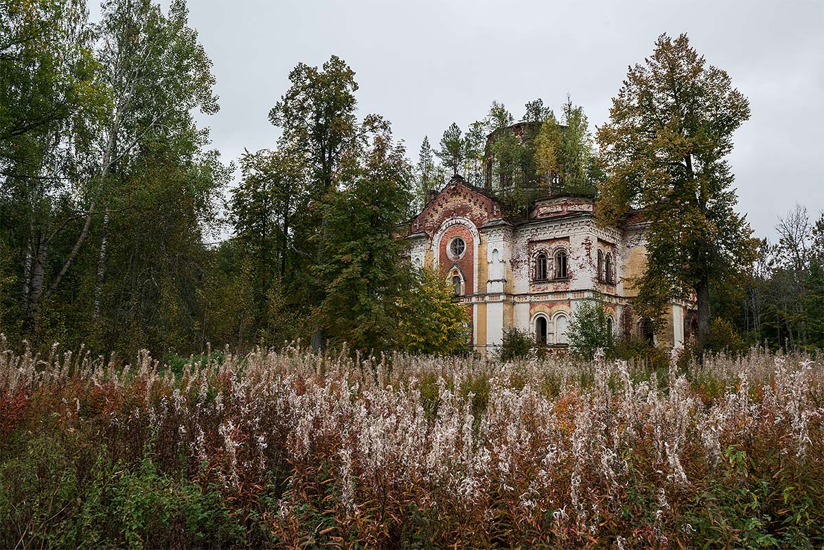 faithless #35, russia, 2013 (the soviet union had elimination of religion as an ideological objective. the 1959 khrushchev campaign forced the closure of 12,000 churches)