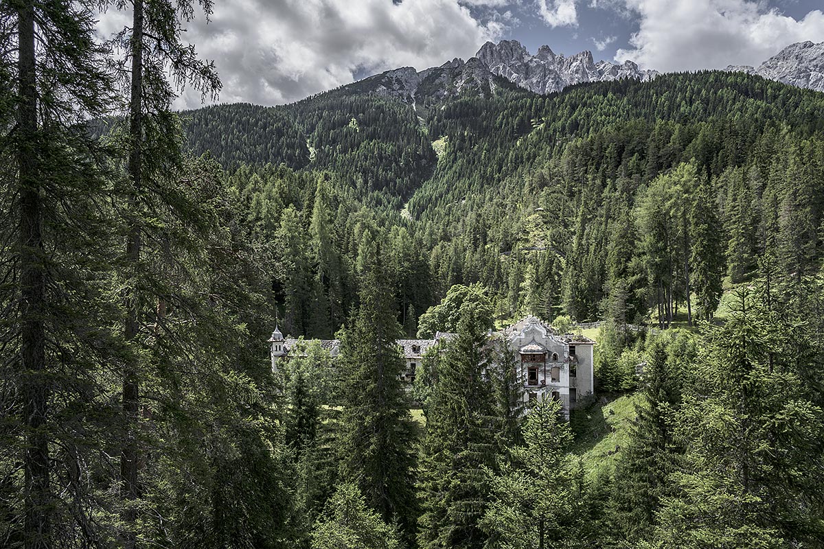 no vacancy #75, italy, 2017 (spa-hotel at mineral springs opened in 1856 and closed in the 1930s)