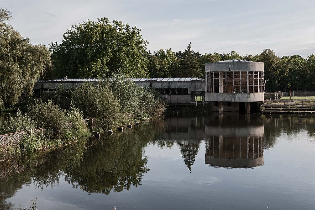 it was a pleasure #37, swimming pool, belgium, 2011