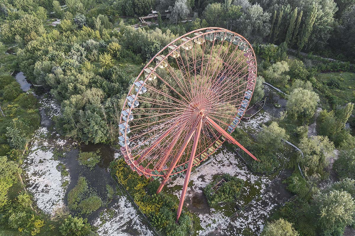 lost berlin #11. germany, 2017 (the 45m high ferris wheel in the Spreepark was built in 1989 and closed in 2002 due to bankruptcy)