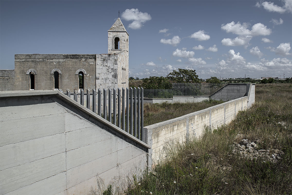 faithless #73, italy, 2015 (unfinished church in a fenced area the size of 4 football fields outside bari - maybe planned as a refugee camp)