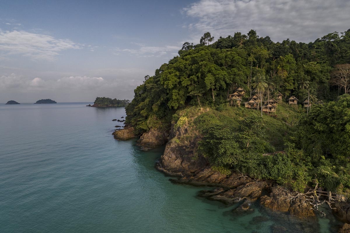 no vacancy #78, thailand, 2017 (these huts at lonely beach on koh chang were left long time ago. A gang of hostile monkey hangs out there now)