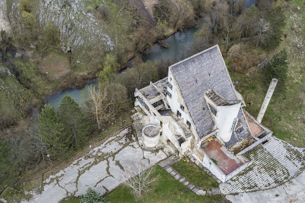 no vancancy #80, bosnia herzegovina, 2018 (built during the communist days it was hq of paramilitary serbs during the balkan war who organised the ethnic cleansing)